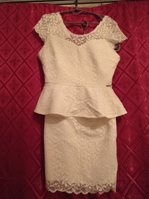 Продам шикарный праздничный костюм( выглядит как платье)