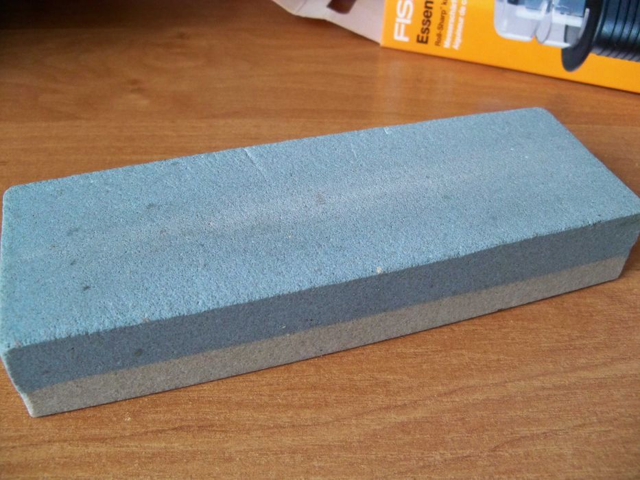 Ostrzałka do noży ceramiczna Fiskars Roll Sharp rolkowa +GRATIS Osełka