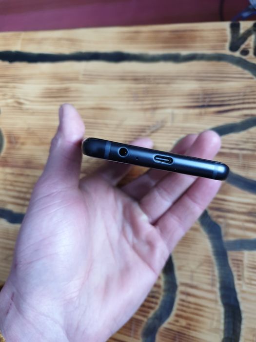 Samsung  Galaxy А8 з пам'яттю 4/32гб