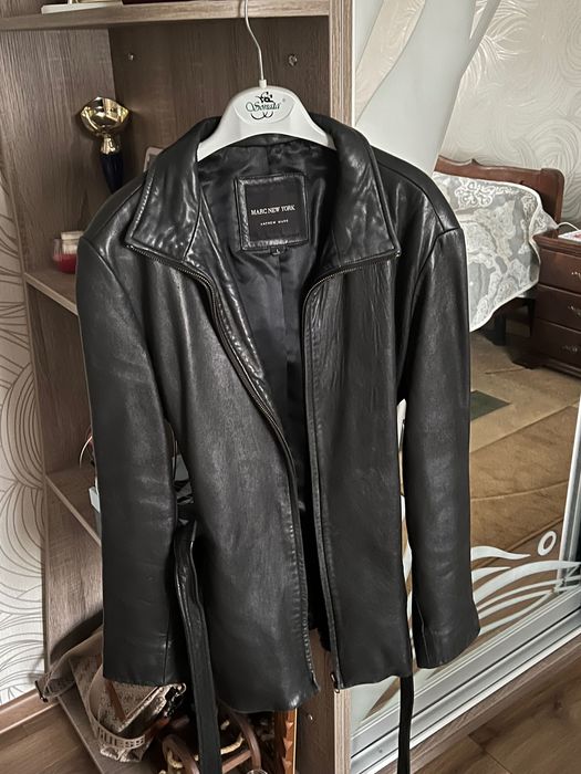 Шкіряна куртка продається