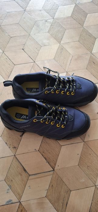 Buty chłopięce trekingowe Martens r. 37