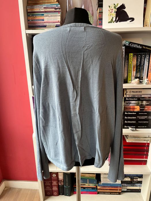 Niebieski sweterek Mango