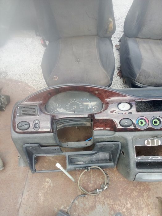 стекло  форточка глухое форд Орион фиеста Курьер эскорт 1998 год