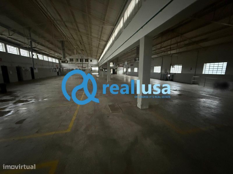 Armazém industrial Escapães Santa Maria da Feira Retoma de banco