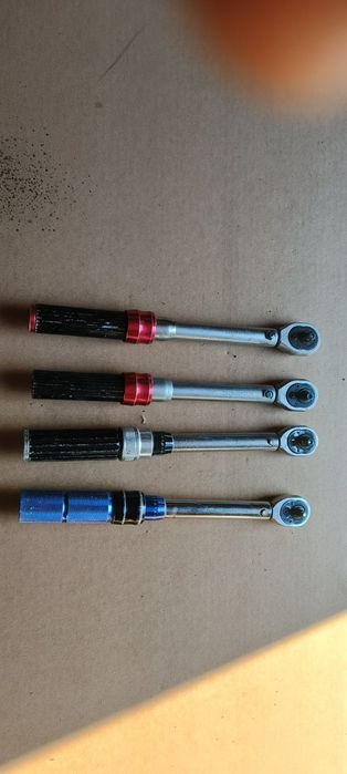 Динамометричний ключ 1/4 5-20 Nm з насадками i  футляр
