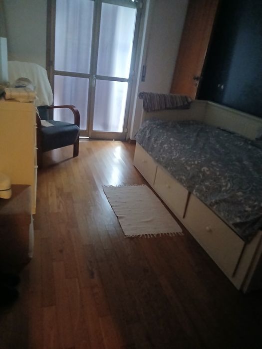 Alugo quarto individual mobiliado Bobadela