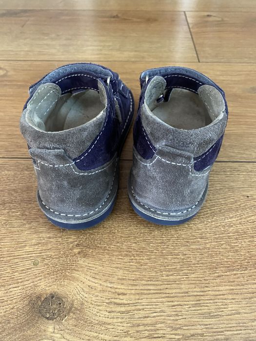 Sandałki/ kapcie Adamki rozmiar 27