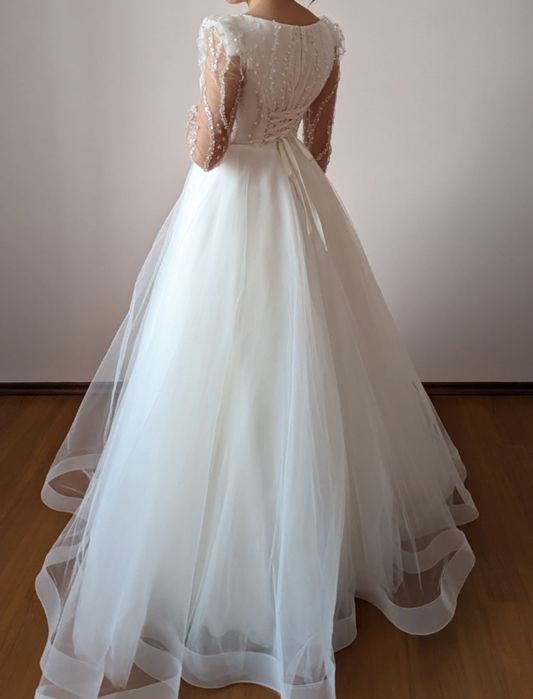 Ніжне весільне плаття