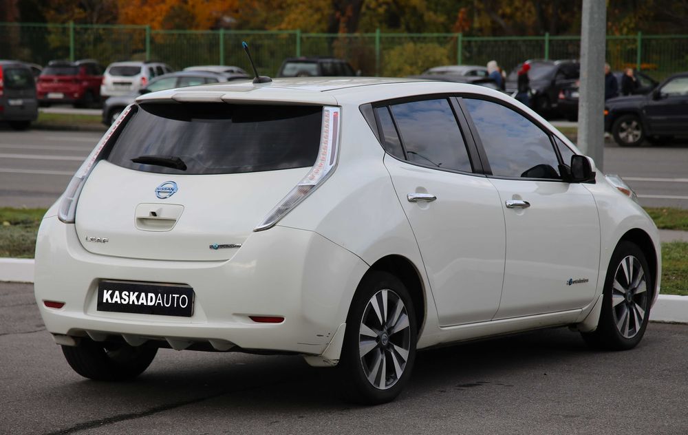 Продам Nissan Leaf