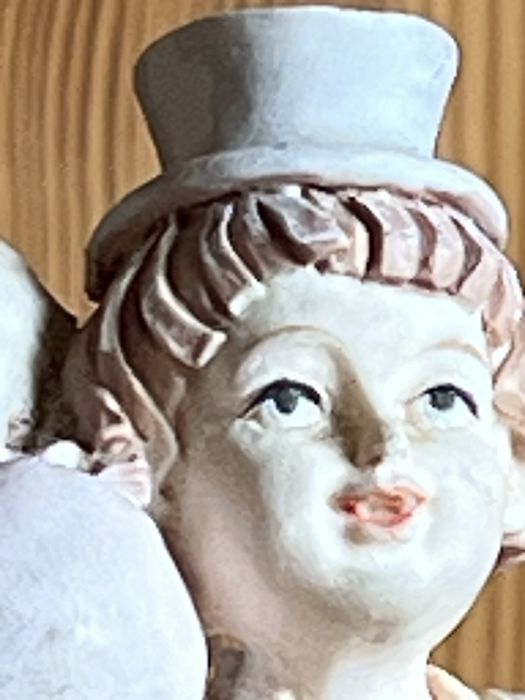 Sprzedam sygnowaną figurkę Leonardo „Chłopiec z balonami”