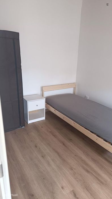 Room - located in Aveiro