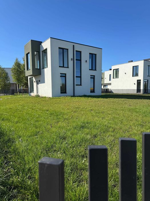 Продаж будинку на Дендропарку