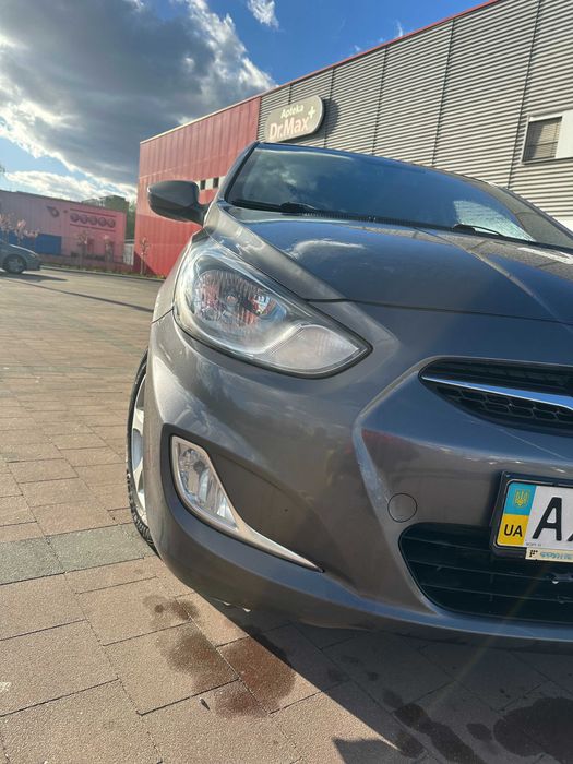 Hyundai Accent 2012 1.6 бензин