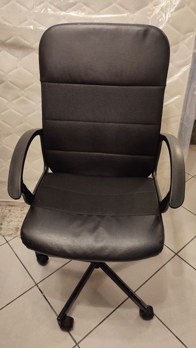 Cadeira de escritório IKEA ( Usada )