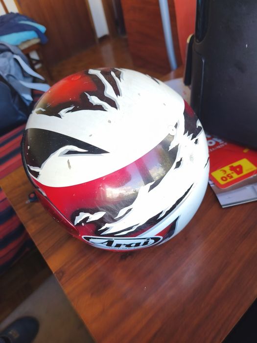 Capacete arai em segunda mão