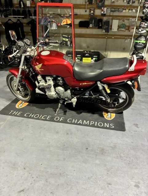 Honda CB750 Seven Fifty (1992) – Clássica Nacional com poucos quilometros