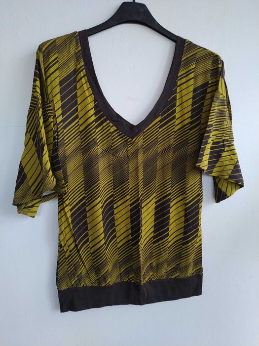 Top / Camisola verde com linhas modernas - Bershka - Tamanho M
