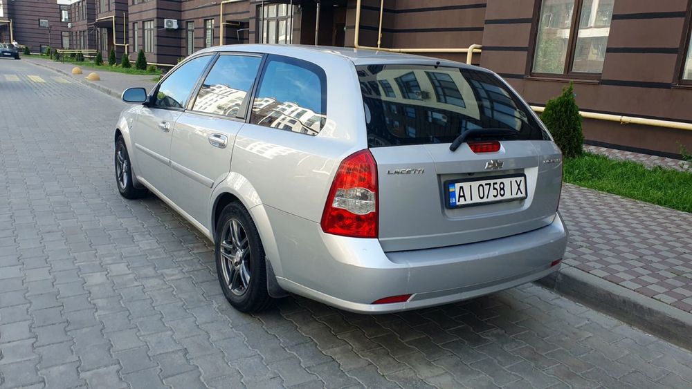 Машина Chevrolet Lacetti