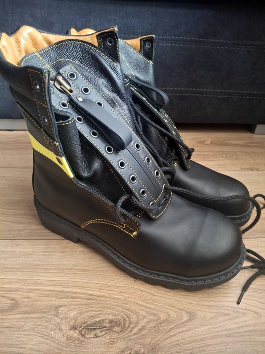 Buty strazackie.