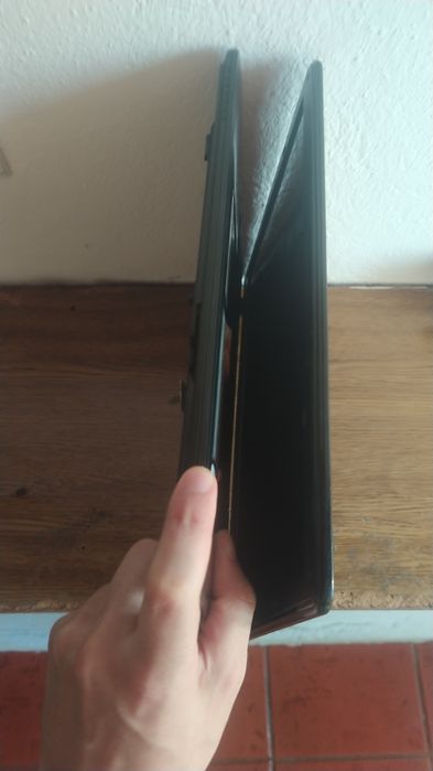 Old laptop good for browsing, playing old games, and watching movies64309791951362121