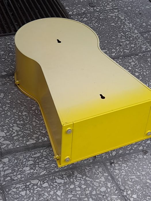 Sprzedam zegar IKEA w kształcie dziurki od klucza.