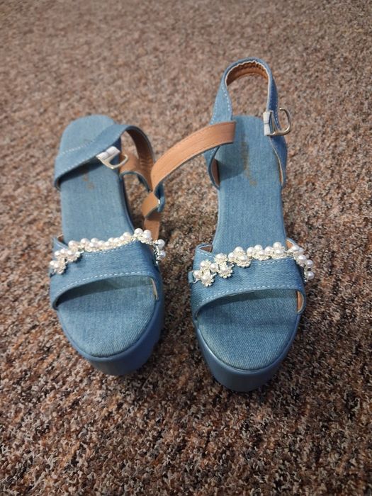 Buty na obcasie 36