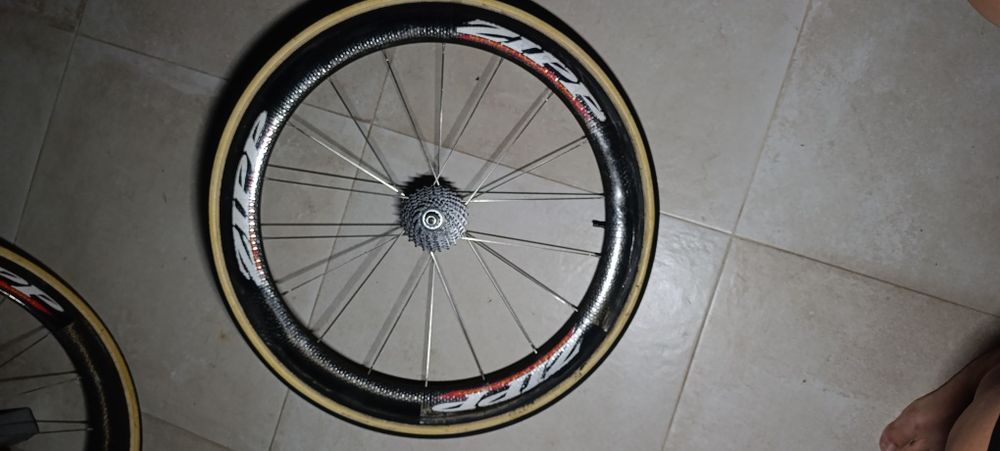 Rodas de carbono Zipp Calco
