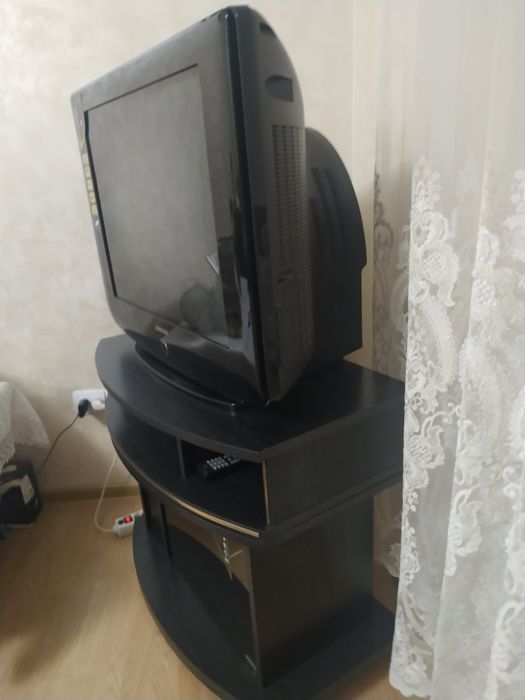 Продається тумбочка з телевізором