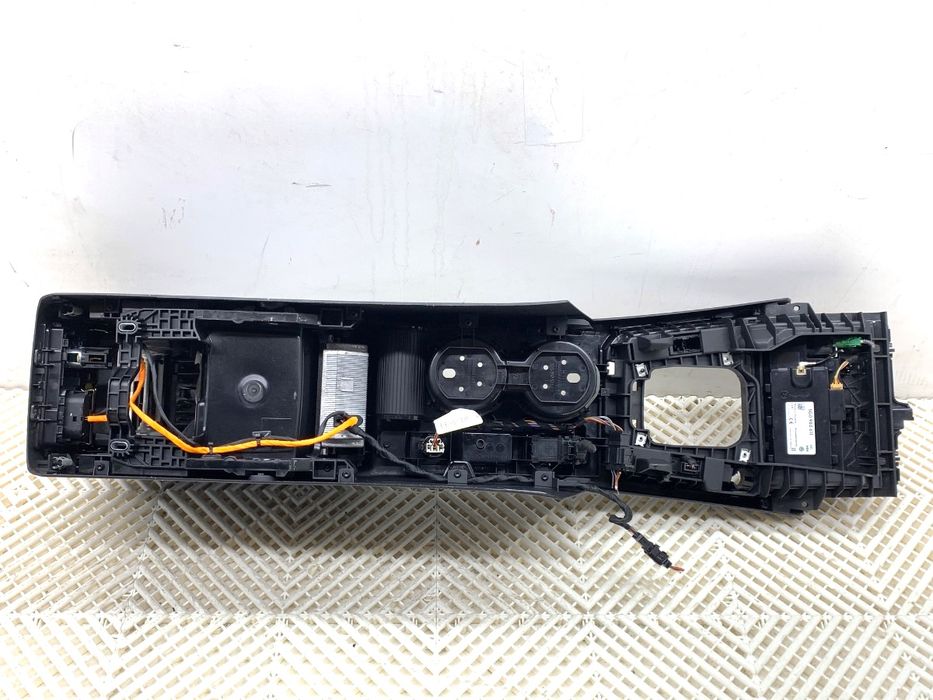 TUNEL ŚRODKOWY VW PASSAT B8 Kombi 3G1863241C KONSOLA