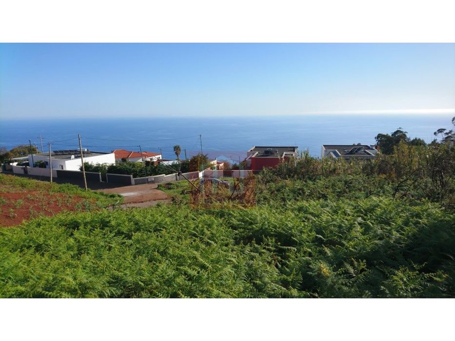 Terreno Urbano com 1.070 m2 na Achada, Prazeres