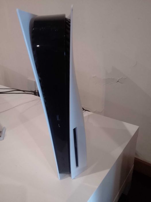 PlayStation com gran turismo 7 e gta5 + comando 460€