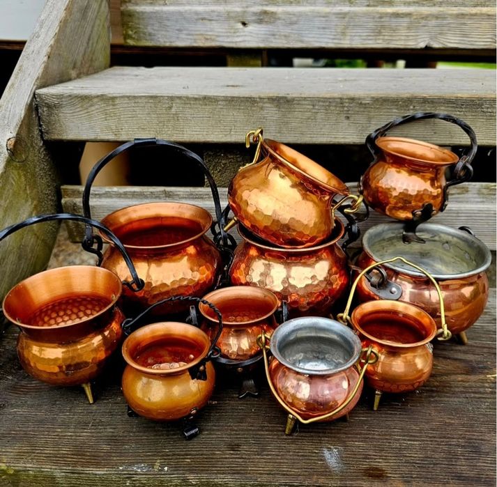 Медные винтажные казанки.