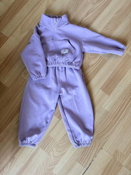 Спортивний костюм на дівчинку