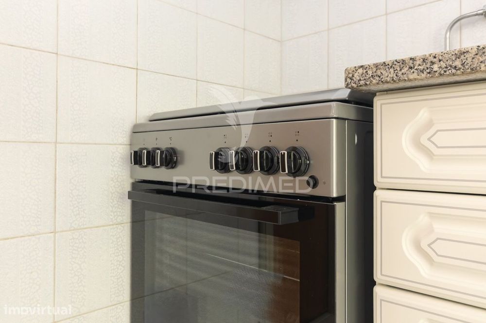 Apartamento T2 com 2 Marquises ,4 Caminhos em Setúbal.
