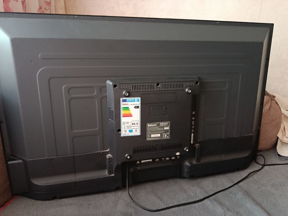 Телевізор Saturn Smart TV 40''  під ремонт