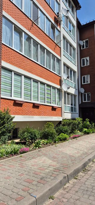 Продається простора квартира у Винниках