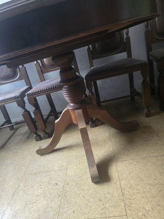 Mesa de sala e 2 sofás individuais