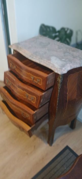 Cómoda Bombee estilo Luís XV