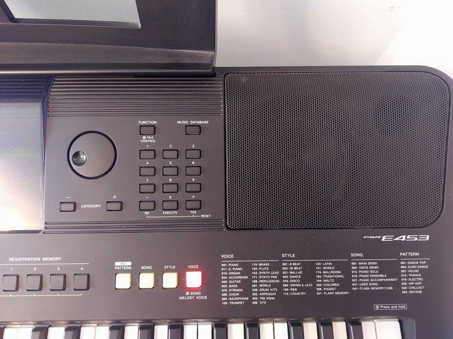 Keyboard Yamaha PSR E453