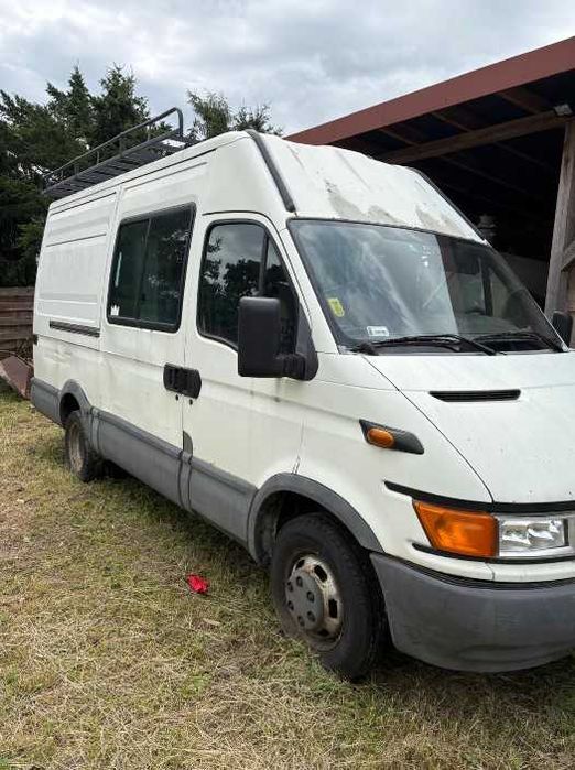 Samochód ciężarowy IVECO DAILY z hakiem