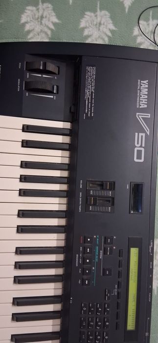 Teclado Yamaha V50
