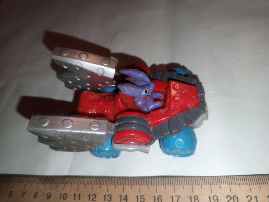 Машинка Огнегон з колекції Skylanders для Happy Meal
