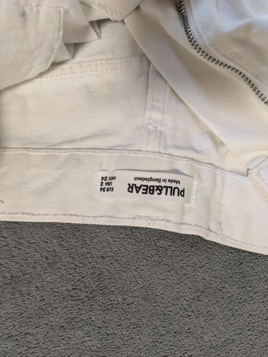 Жіночі джинсові шорти білі pull&bear