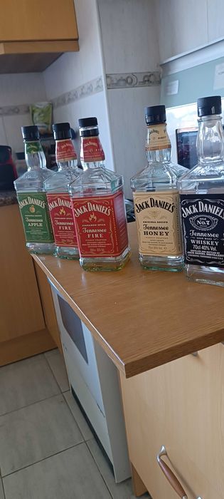 15 garrafas Jack Daniels
