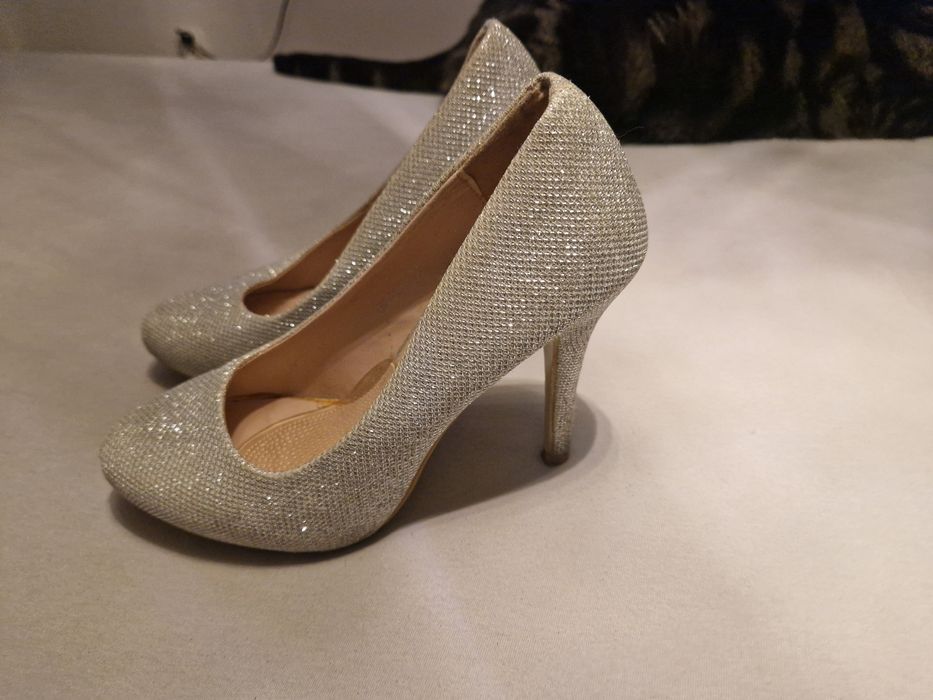 Srebne szpilki rozmiar 37 błyszczące