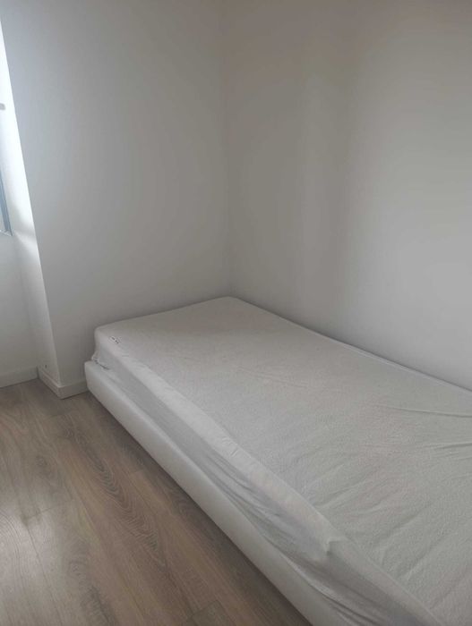 Quarto em Apartamento T2 - Zona do Beato.