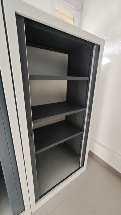 Armários de arrumação com portas de persiana