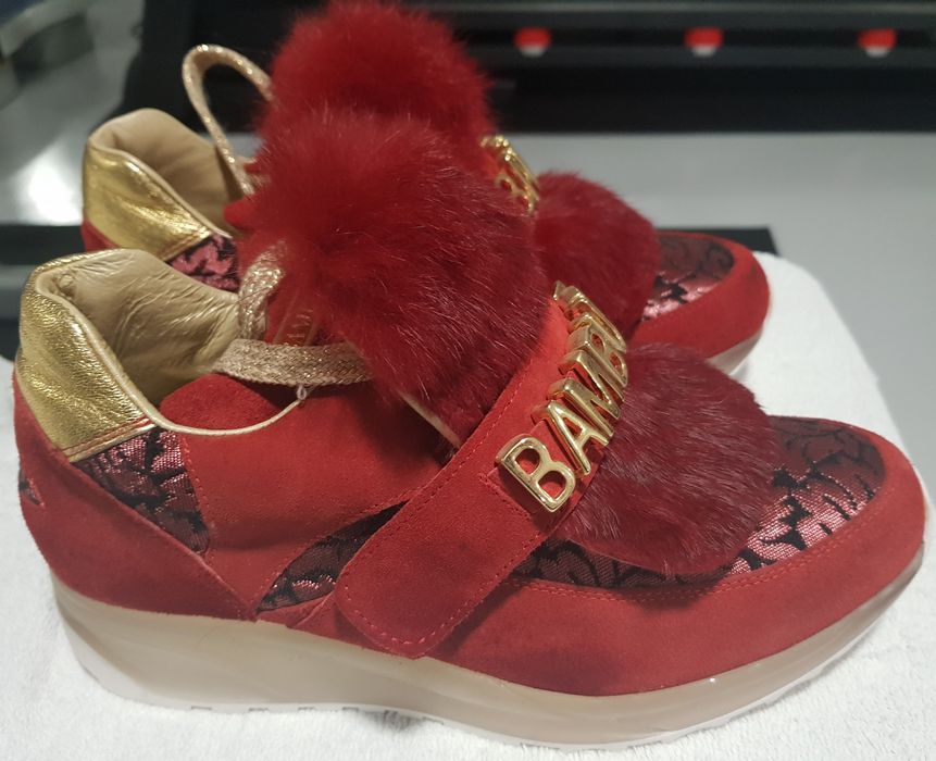 Tênis Babmuri novos com pele de coelho