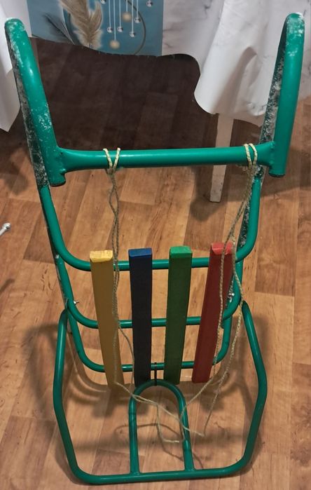 Продам дитячі санки металеві.