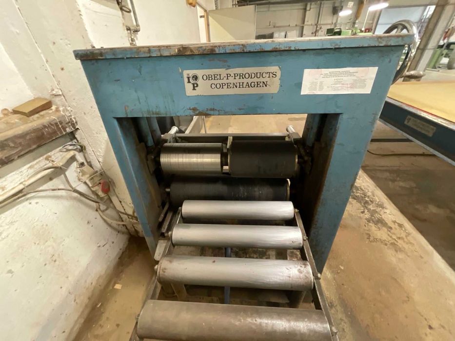 Прес меблевого щита необмеженої довжини з ТВЧ, Пресс мебельного щита